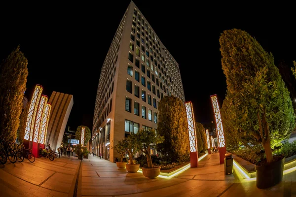 Vista noturna de Iulius Town, Timisoara, Roménia — Fotografia de Stock