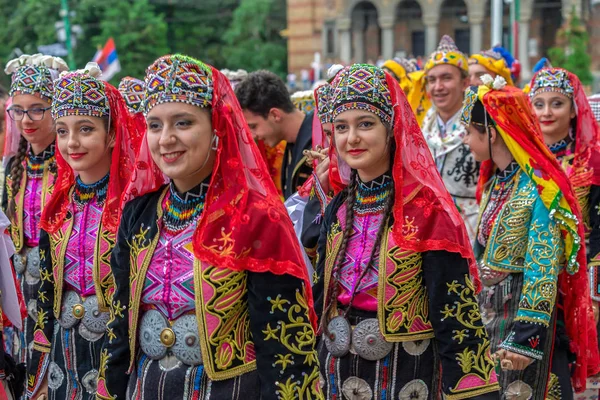 Bailarinas de Turquía en traje tradicional — Foto de Stock