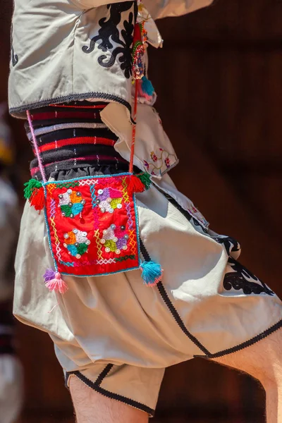 Detail van folk turkse traditionele kostuum voor de mens — Stockfoto