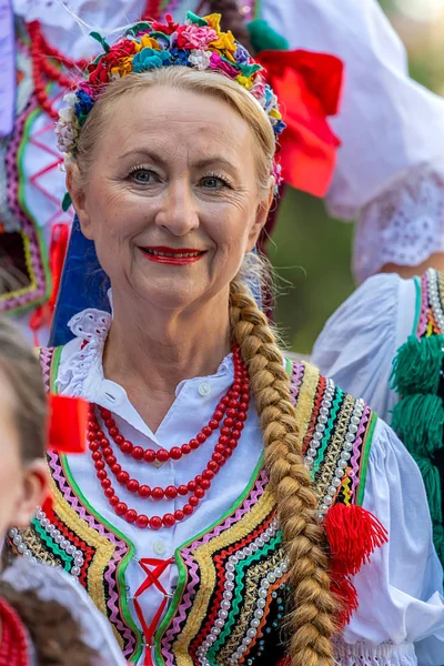 Ώριμη χορεύτρια από την Πολωνία σε παραδοσιακό κοστούμι — Φωτογραφία Αρχείου