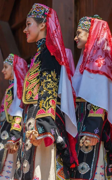 Танцівниці з Туреччини в традиційному одязі. — стокове фото