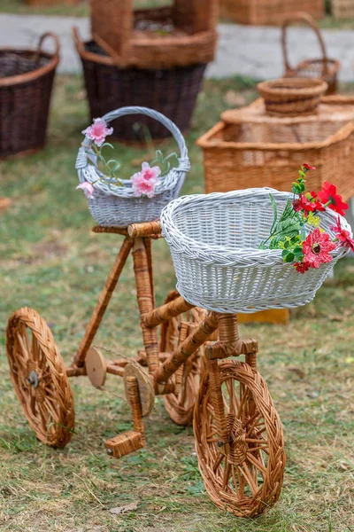 Bicicleta Decorativa Feita Galhos Vime — Fotografia de Stock