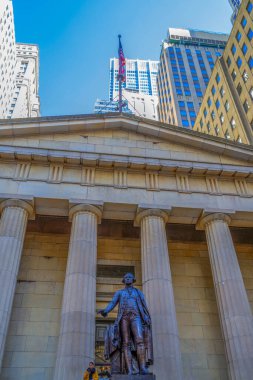 New York, ABD - 9 Mart 2020: Federal Hall Ulusal Anıtı - New York ilk belediye binası, 26 Wall Street, Manhattan..