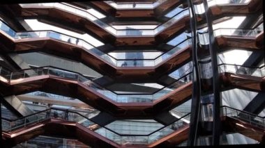 New York, ABD - 8 Mart 2020: The Vessel, mimar Thomas Heatherwick tarafından Manhattan 'da Hudson Yards Staircase olarak da bilinen proje.