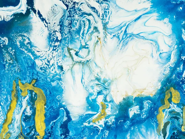 Classic Blue с золотым креативным абстрактным фоном — стоковое фото
