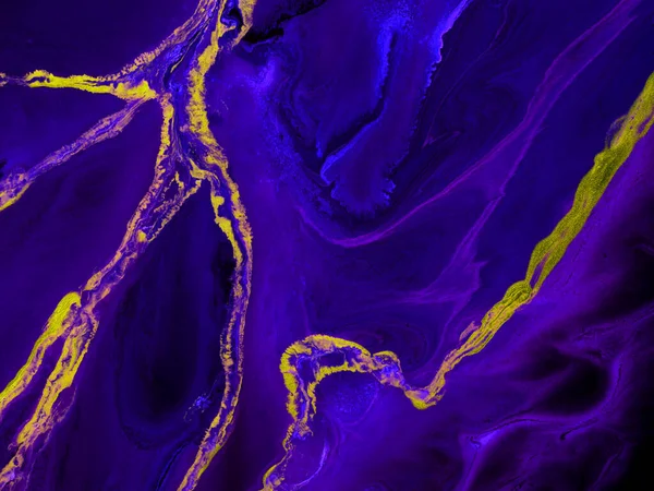 Neon violet en blauw met gouden creatief schilderij, abstracte hand — Stockfoto