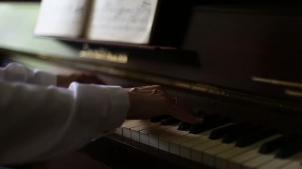 Výkon na klavír — Stock video