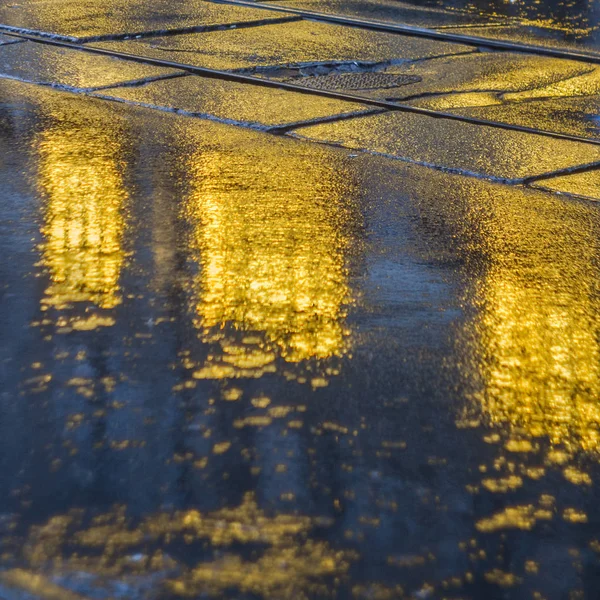 Pavement after the rain with light reflections — Stock Photo, Image