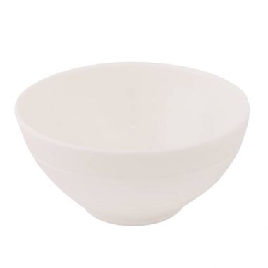 Beyaz bir arka plan üzerinde lüks güzel beyaz seramik tabak