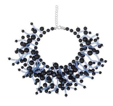 Güzel lüks büyük kadın izole siyah ve mavi kolye zincirleri, inci, beyaz zemin üzerine boncuk