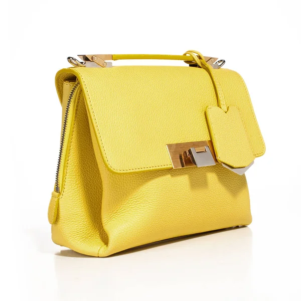 Кожаная роскошная желтая сумка на белом фоне — стоковое фото