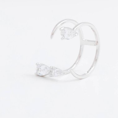 Şeffaf kristal, gri bir arka plan üzerinde rhinestones damla ile lüks gümüş takı ring