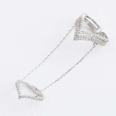 Lüks güzel ışık gümüş çift zil sesi zincirleri ve gri bir arka plan üzerinde kristalleri ile