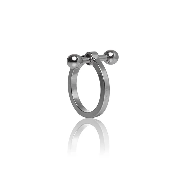 Luxusní stříbrné šperky prsten na bílém pozadí — Stock fotografie