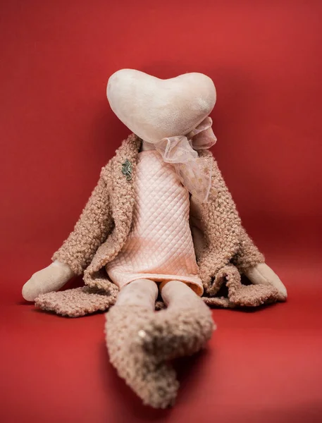 Doll Met Een Hart Plaats Van Een Hoofd — Stockfoto