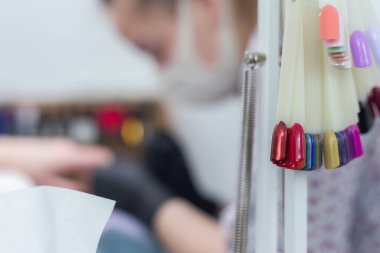 Manikürcü, manikürcü kız.