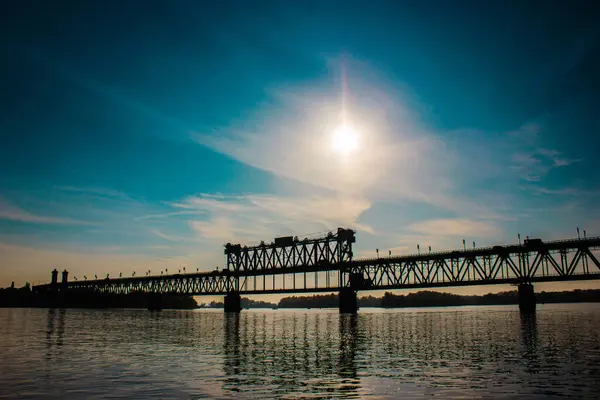 Puente Largo Sobre Río — Foto de Stock