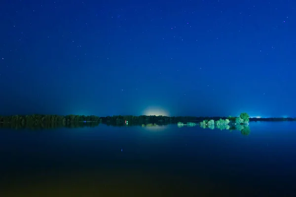 Río Por Noche Una Isla Medio Del Río — Foto de Stock