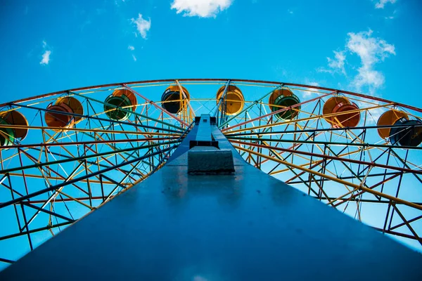 Roda Gigante Vista Inferior — Fotografia de Stock