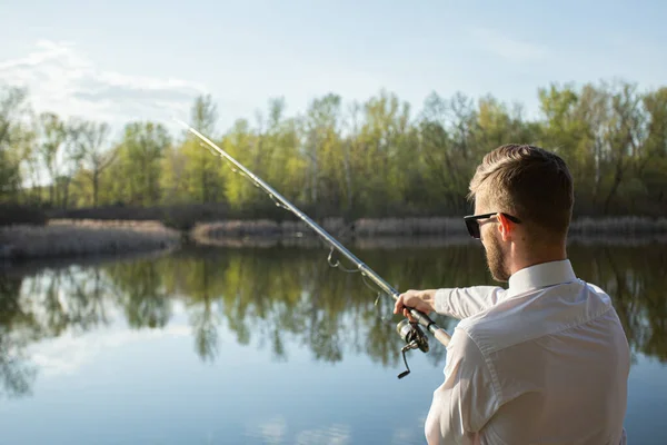 Uomo Che Pesca Abito Lavoro Camicia Bianca Cravatta — Foto Stock