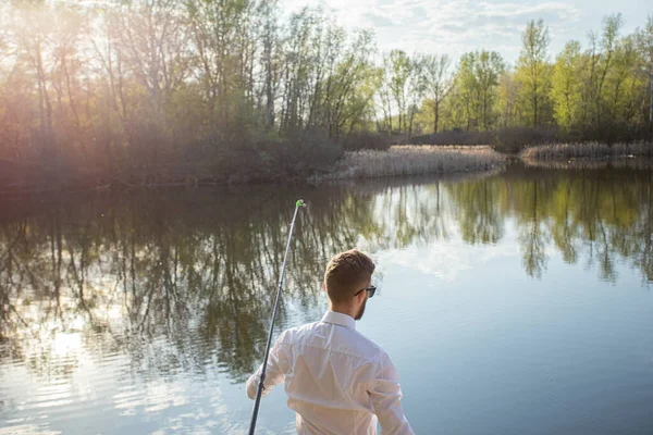 Homem Pescando Terno Negócios Uma Camisa Branca Gravata — Fotografia de Stock
