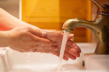 Sabun, temizlik ve hijyenle el yıkama.