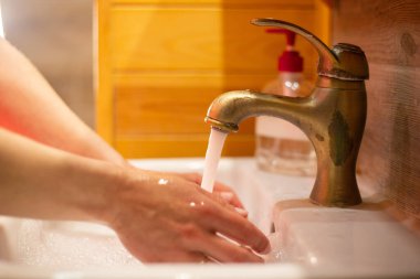 Sabun, temizlik ve hijyenle el yıkama.