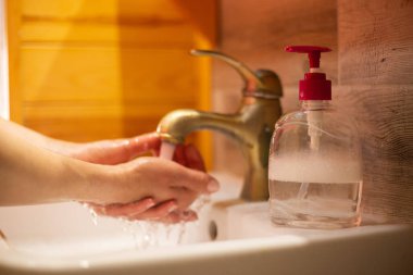 Sabun, temizlik ve hijyenle el yıkama.
