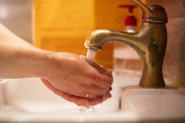 Sabun, temizlik ve hijyenle el yıkama.