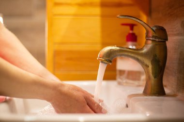 Sabun, temizlik ve hijyenle el yıkama.