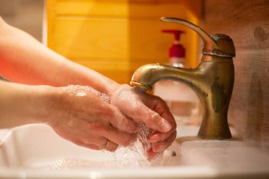 Sabun, temizlik ve hijyenle el yıkama.