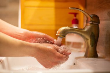 Sabun, temizlik ve hijyenle el yıkama.