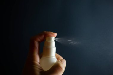 Antiseptik sprey, koronavirüs, COVID-19.