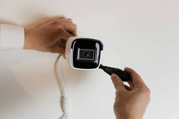 ホームセキュリティのためのCctvカメラのインストール スマートホーム技術のVidecam ロイヤリティフリーのストック写真