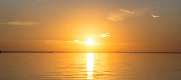 Pôr do sol sobre o golfo da barbatana — Fotografia de Stock