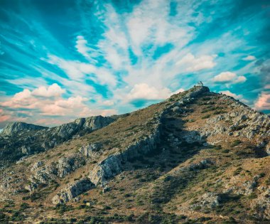 Yunanistan 'ın Girit kentindeki bir dağın tepesindeki Ortodoks manastırı
