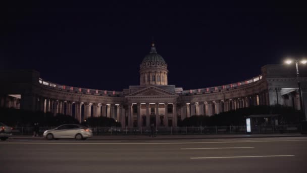 夜のカザン大聖堂サンクトペテルブルク — ストック動画