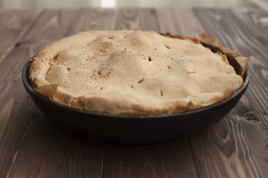 Ev yapımı elmalı turta.