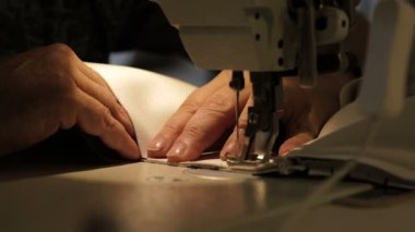 Bir adam için bir dikiş makinesi İnşaat.