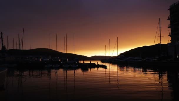 Sonnenuntergang der Yacht gelb — Stockvideo