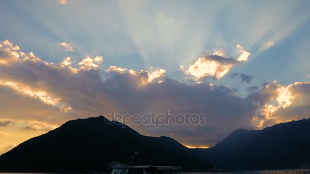 Coucher de soleil ciel nuages rayons du soleil — Video