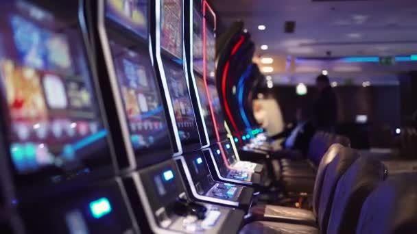 Игровой автомат в казино — стоковое видео