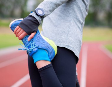 Atletik kadın koşu parkuru fitness aksesuarları eğitim önce germe üzerinde