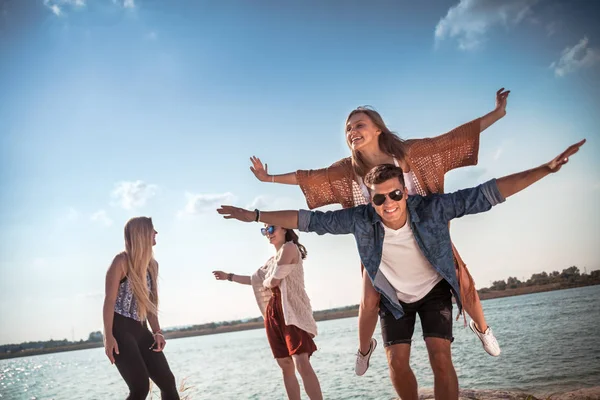 Group of friends having fun at the beach — Stock Photo, Image