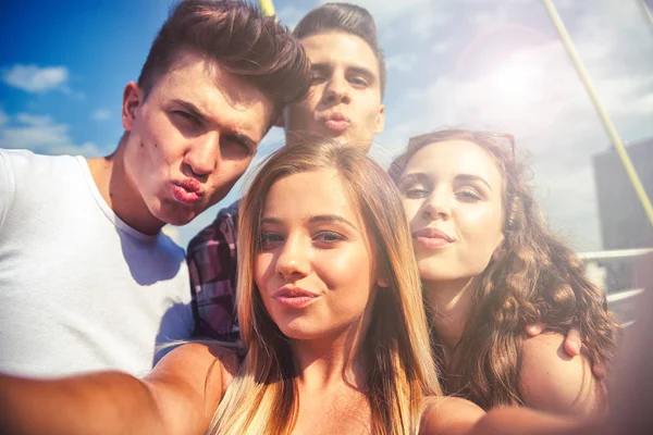 Selfie of group of teenage friends outdoor — Stock Photo, Image