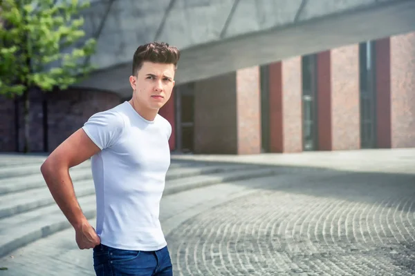 Handsome young man on walk in city — Stock Photo, Image