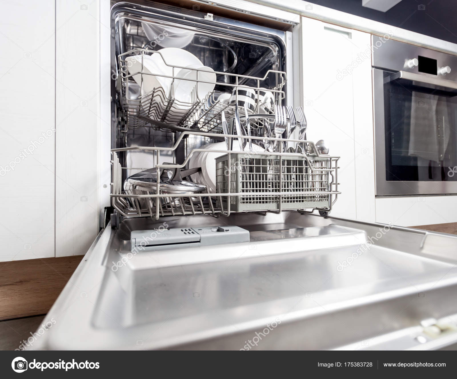 посудомоечная машина сименс 45 отдельностоящая. как выбрать посудомойку все плюсы. посудомоечная машина siemens sr 615x30 ir. плюсы и минусы посудомойки. посуда в посудомоечной машине.