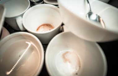 Siyah Lavaboda kirli bulaşık