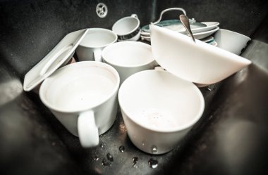 Siyah Lavaboda kirli bulaşık