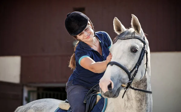 Horse rider woman near stable horsewoman before training — Stock Photo, Image